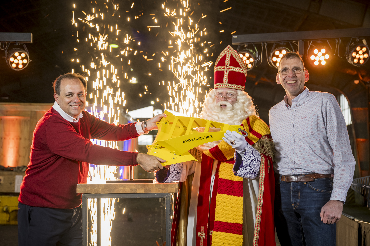 Leopoldo Bello L Sinterklaas M Pieter Van Vuuren R